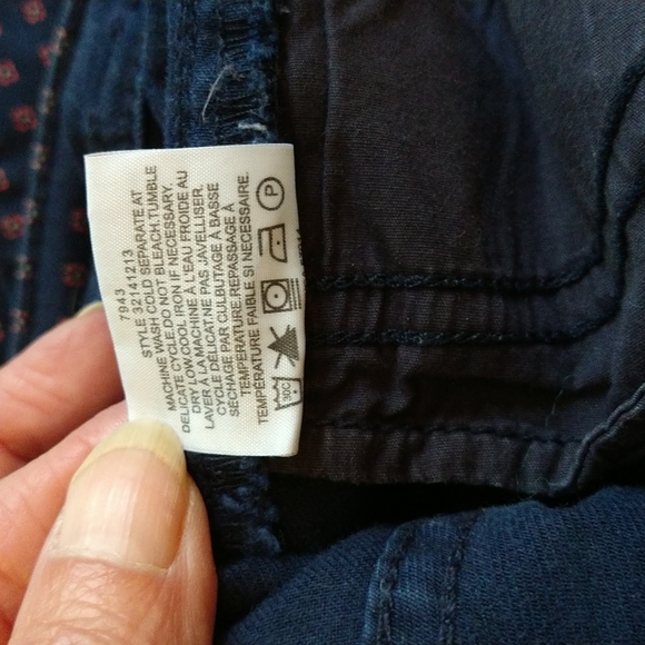 VGUC. Tory Burch pants size 26. 26"L. Navy and red print. - Picture 9 of 10